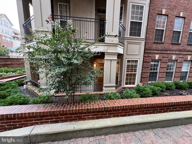 Building Photo - 1320 N Wayne St