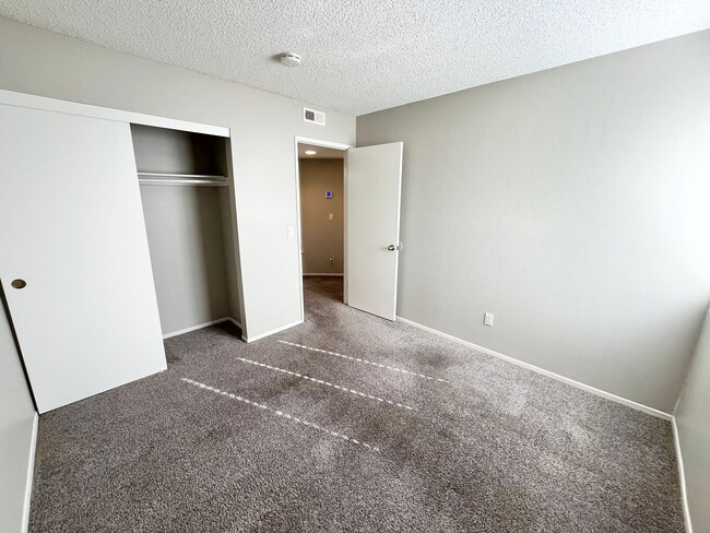 Building Photo - Beautiful 3B 2BA Condo in Eastlake w/ AC a...