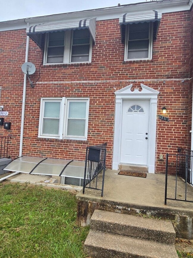 Building Photo - Beautiful 4 Bedroom 2 Bathroom East Baltimore Town Home