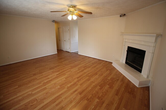 Building Photo - 7138 Summerlin Dr