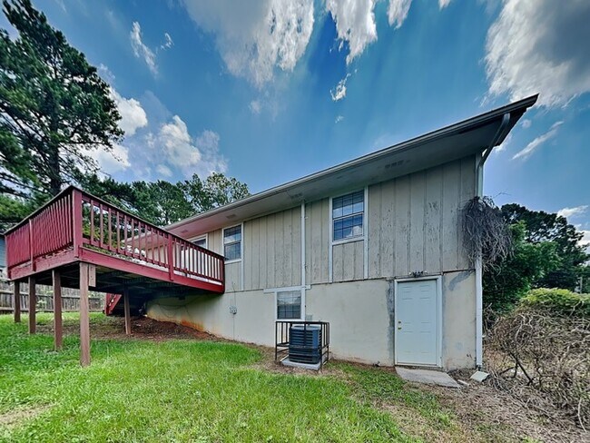 Building Photo - Lovely 3 Bed located in Stone Mountain.