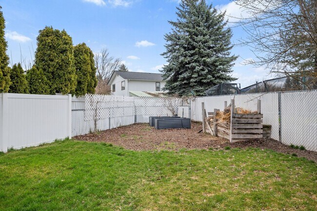 Building Photo - Gorgeous Liberty Lake 5 Bedroom Home!