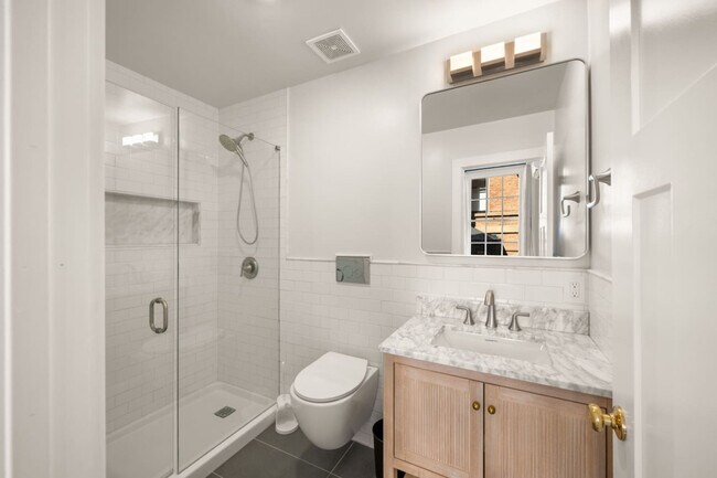 Building Photo - 1326 Broadway-SI ID1313057P