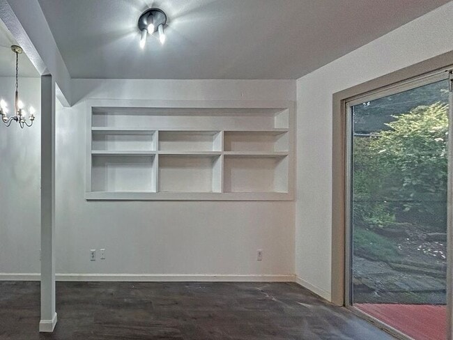 Building Photo - 505 Empress Ave