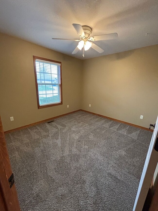 Building Photo - 4 Bed 2 Bath Home in Nixa!!