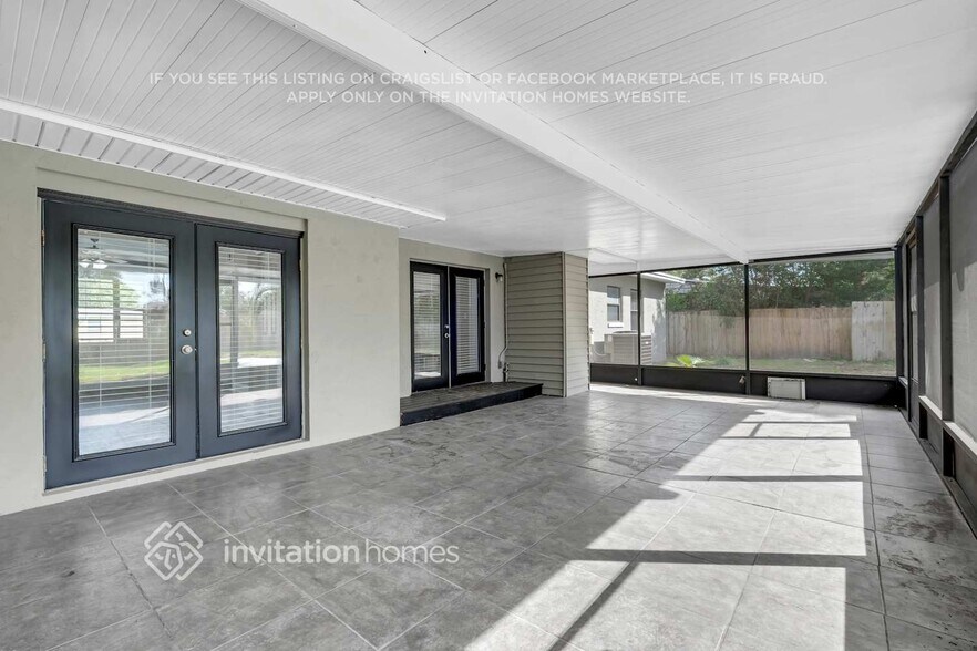 Building Photo - 5750 Cedar Forest Dr N