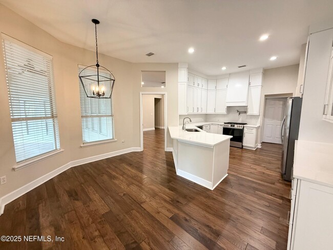 Building Photo - 7860 Turnstone Cir E
