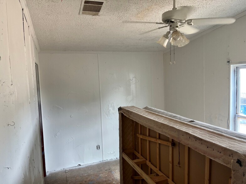 Building Photo - 1313 Avenue K