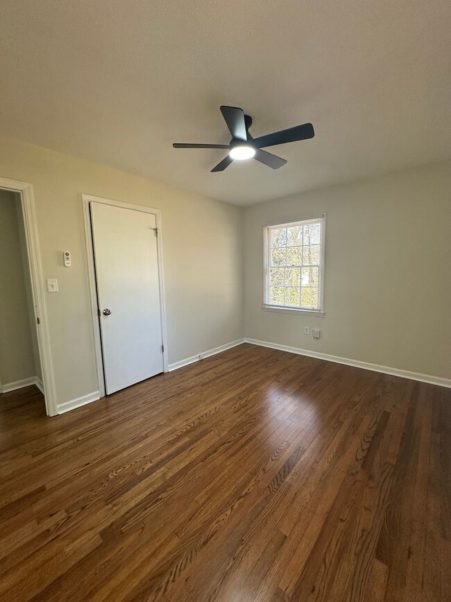 Building Photo - 3 bedroom home near Wire Park