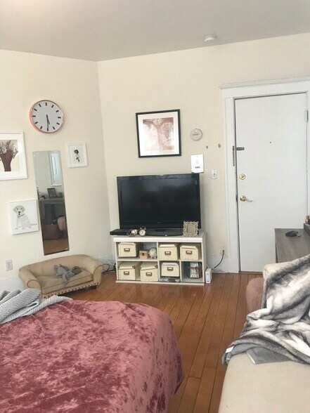 Building Photo - 279 Harvard St