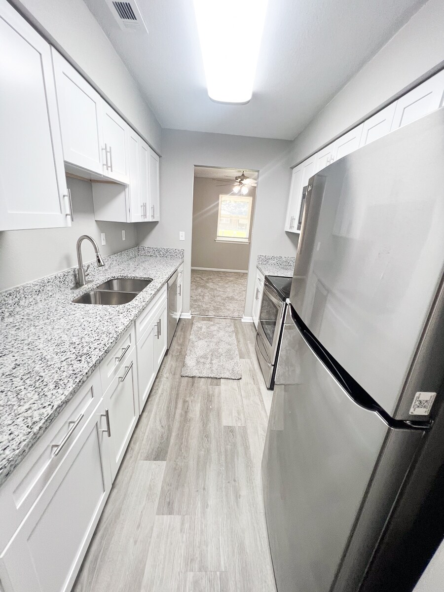 Building Photo - 6021 Camellia Dr