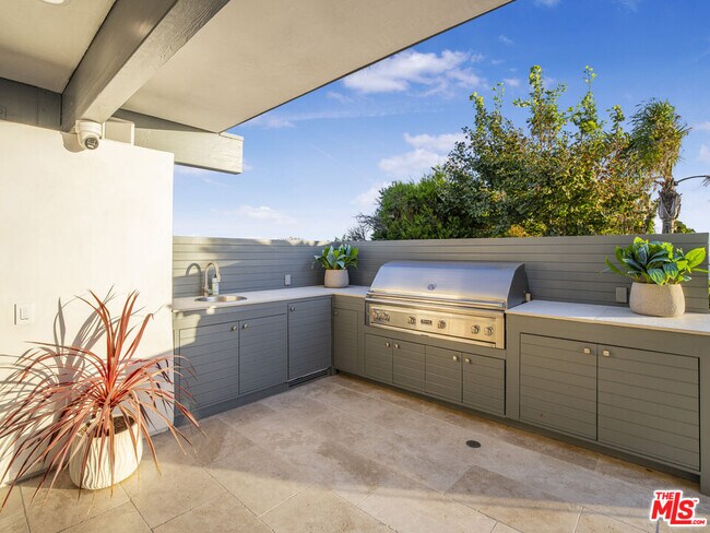 Building Photo - 30020 Morning View Dr