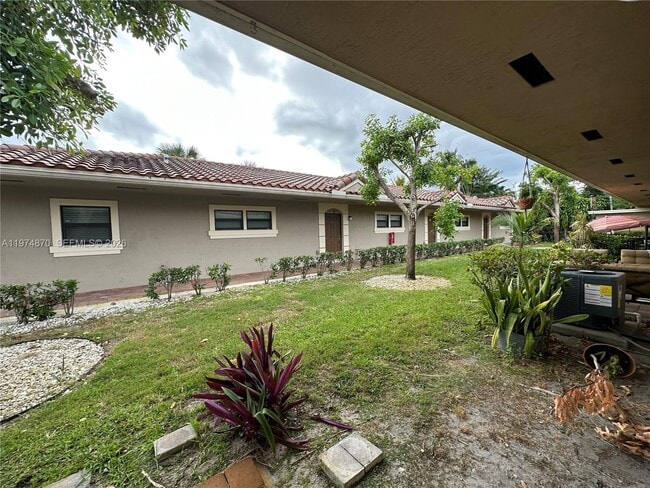 Building Photo - 1045 NE 10th Ave