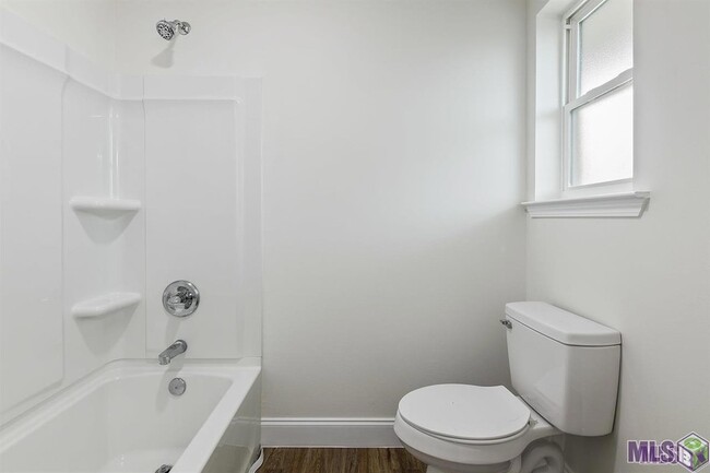 Building Photo - 212 Centerville St NE