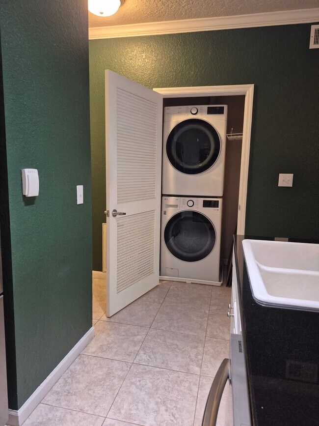 Building Photo - It's a lifestyle!