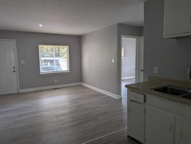 Building Photo - 1 Story Duplex located in the Greenwood Pa...