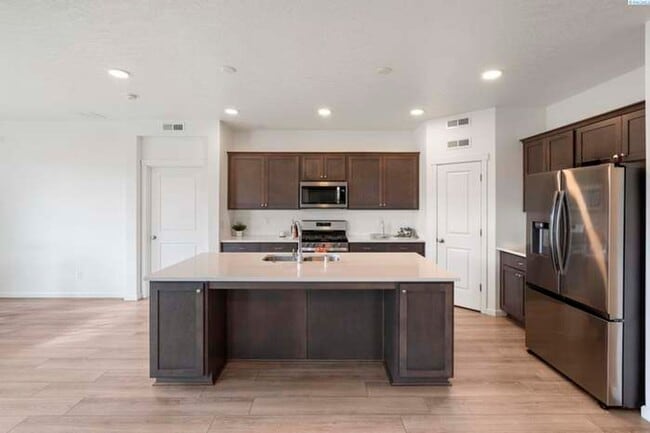 Building Photo - 308 Ruby Ave