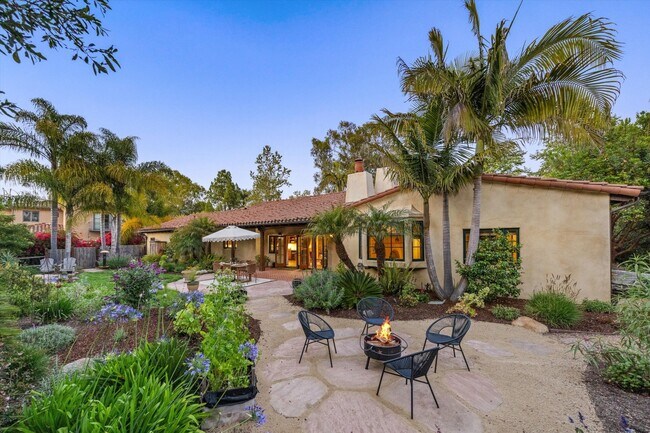 Building Photo - 4865 Vieja Dr