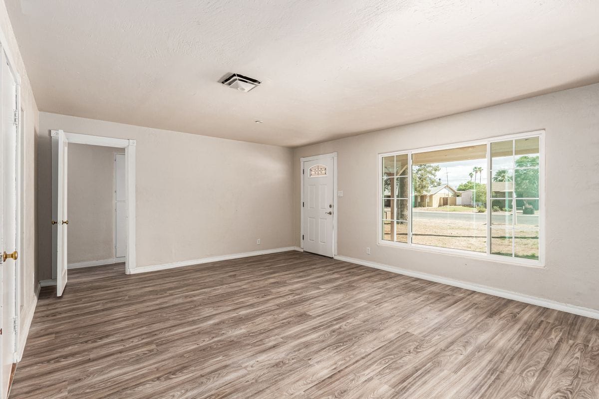 Building Photo - 809 N Gilbert Ave