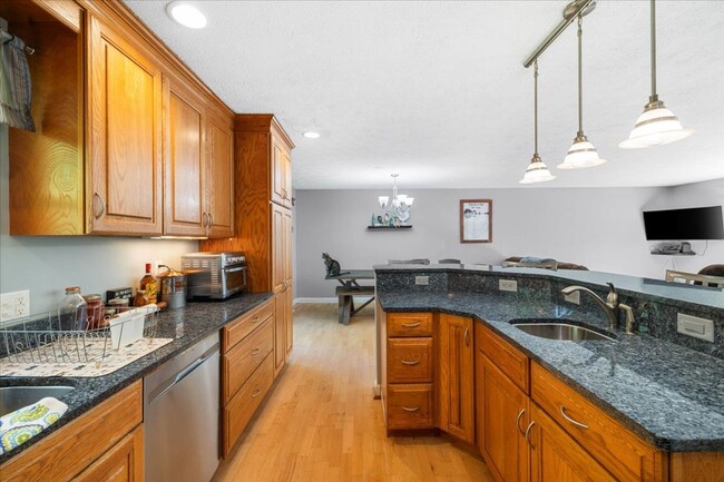 Building Photo - Spacious Home with Amazing Fenced Yard in ...