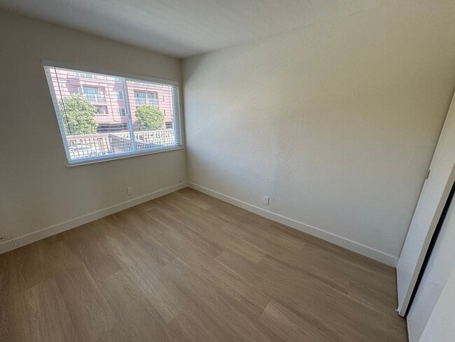 Building Photo - Beautifully Renovated 4-Bedroom Home in We...