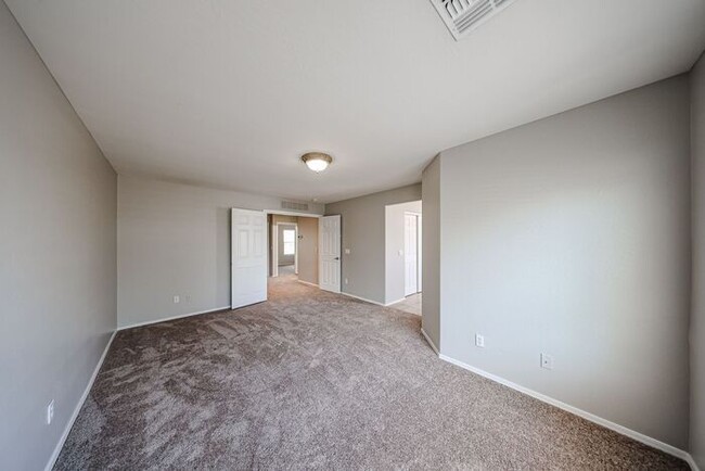 Building Photo - Welcome to this spacious 4 bedroom, 2.5 ba...