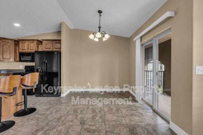 Building Photo - 905 S Main St