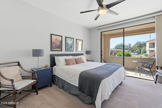 Building Photo - 9708 E Vía Linda