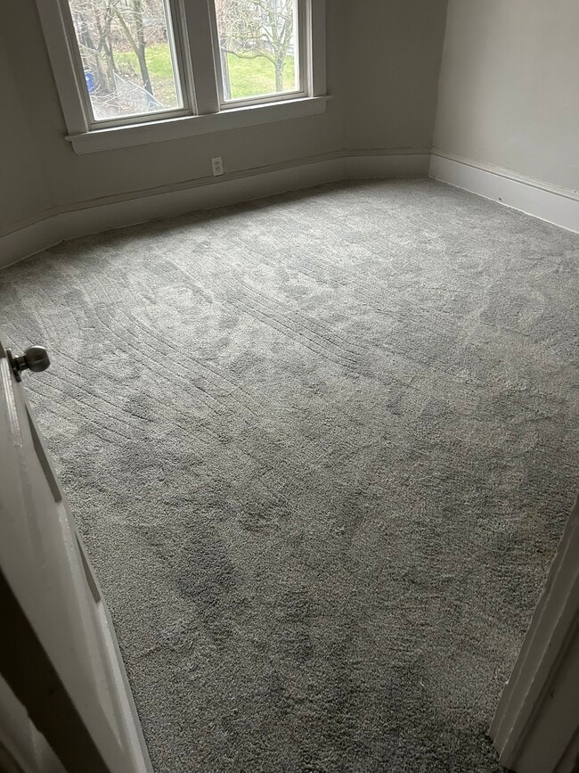 Building Photo - 2215 E 80th St