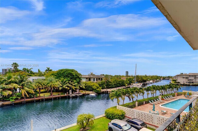 Building Photo - 401 Golden Isles Dr