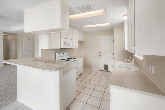 Building Photo - 15522 Dyna St