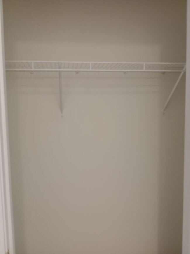 Building Photo - 1724-1726-1726 Louise Cir