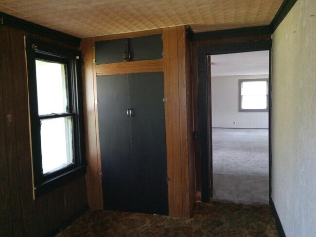 Building Photo - 911 Wells Ave