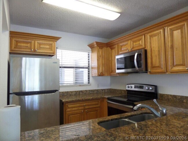 Building Photo - 1523 Lake Crystal Dr