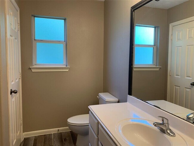 Building Photo - 3504 White Oak Point Dr
