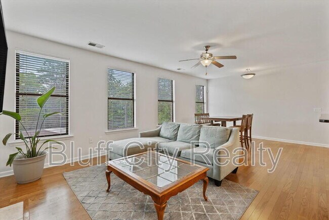 Building Photo - 730 Litty Ct