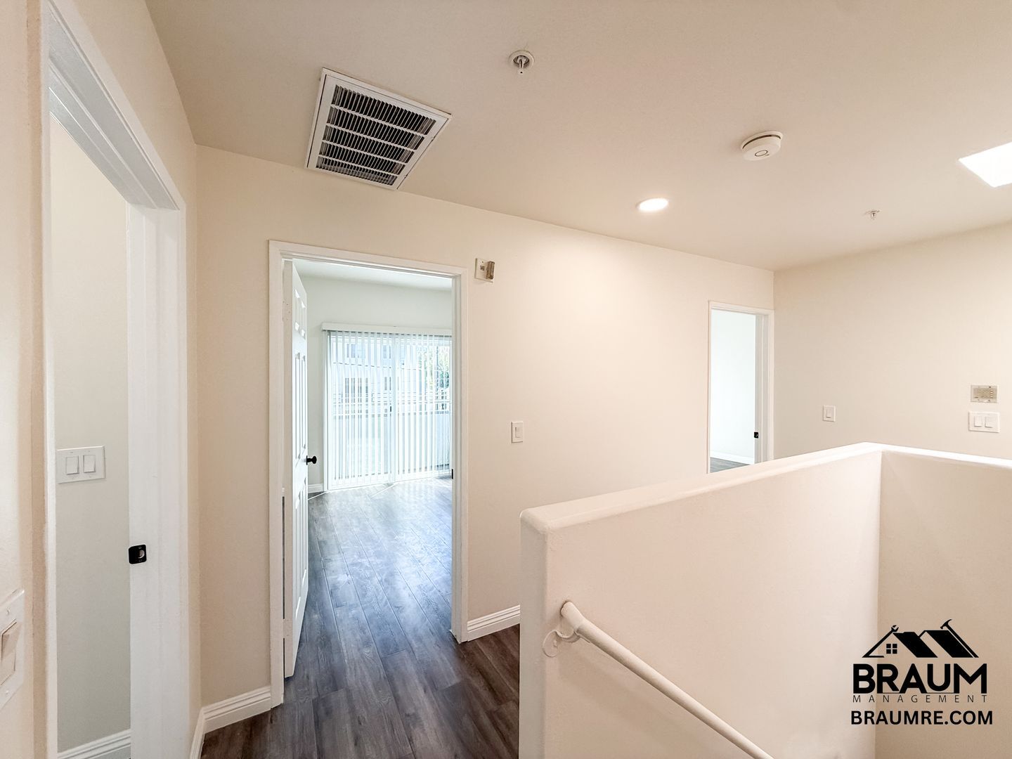 Building Photo - 11035 Moorpark St