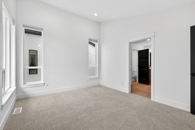 Building Photo - BRAND NEW TOWNHOME IN REXBURG WITH GARAGE