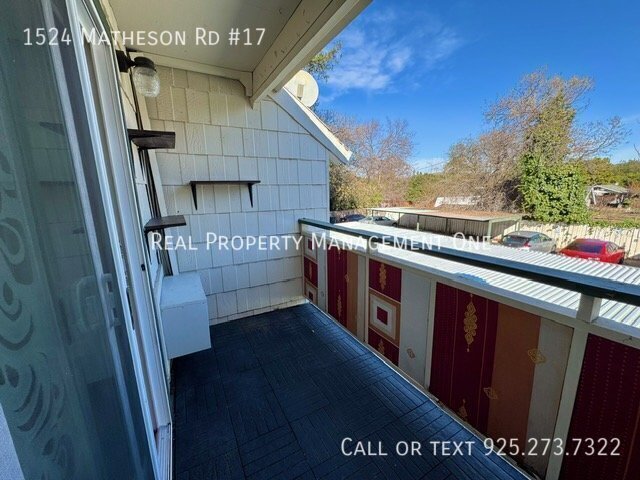 Building Photo - Updated 2 Bed, 1 Bath Condo in Great Conco...