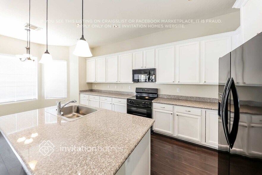 Building Photo - 7447 W Trails Dr