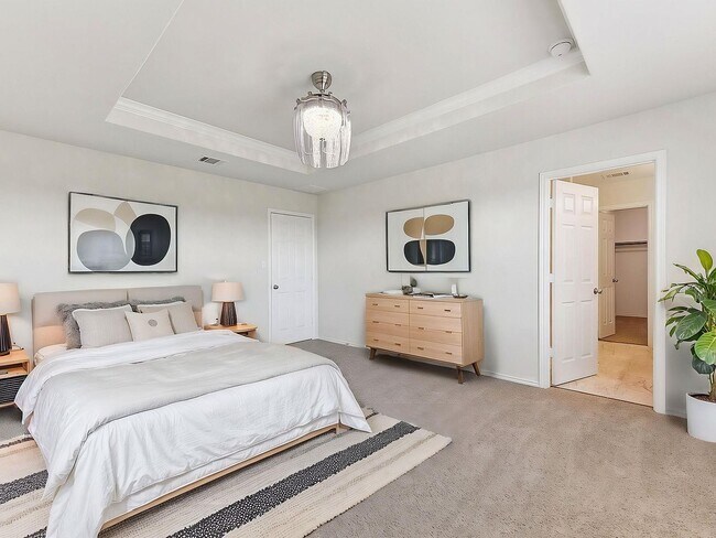 Building Photo - 600 Saturnia Dr