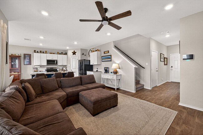 Building Photo - Energy-Efficient Applewood Home Near Lackland AFB - Realtor Commission: $500