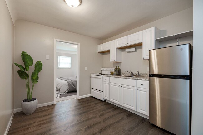 Building Photo - Pearl Street Apartments - Newly Remodeled 1 Bedroom! Near the Reading Bridal District