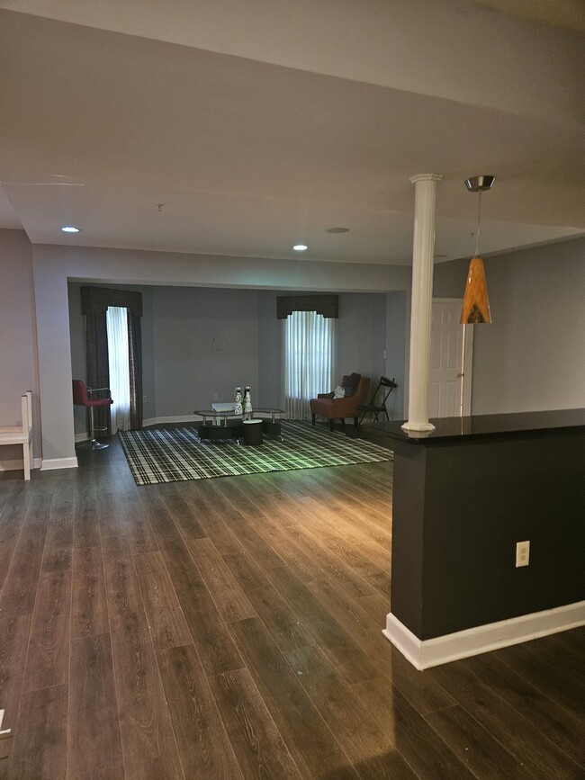 Building Photo - 2604 Somerton Ct