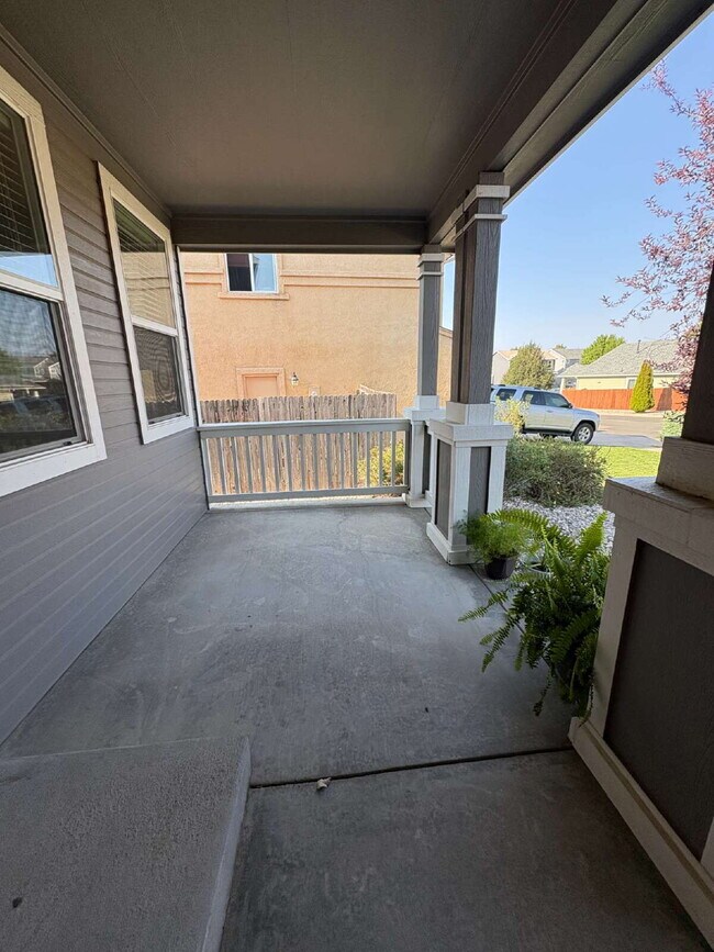 Building Photo - 4521 Lazy River Dr