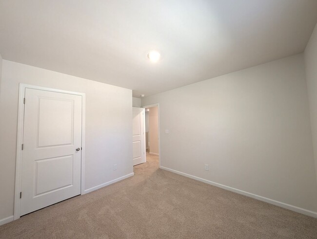 Building Photo - Gorgeous , New Townhome  located in Mallar...