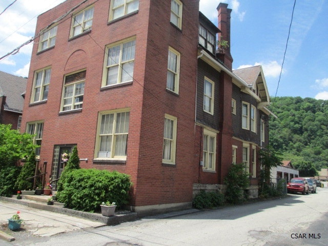 Primary Photo - 218 Walnut St