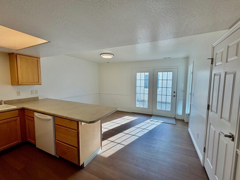 Building Photo - 88 Hampton Pl