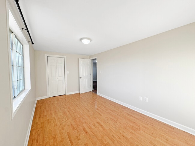 Building Photo - 3135 Chicago Rd