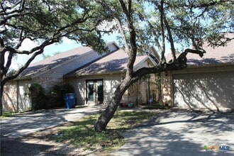 Building Photo - 46 Oak Villa Rd